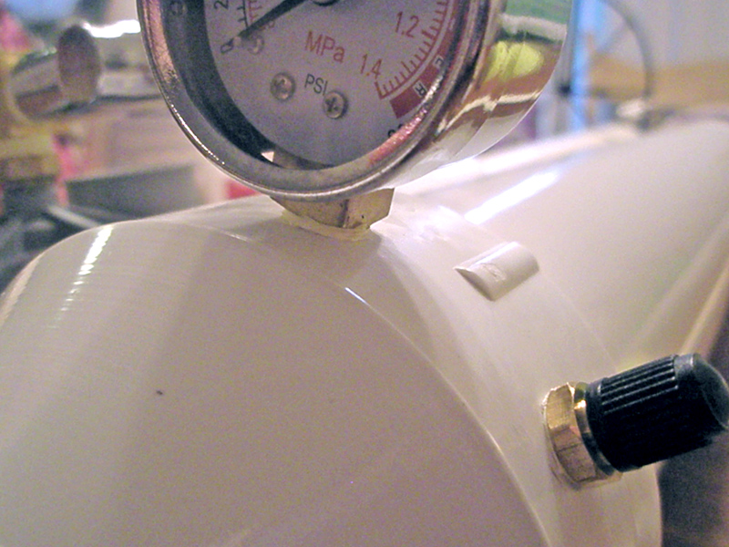 Gauge and inlet Valve